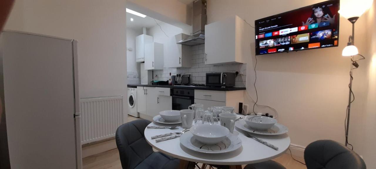 Comfy Fenia Stay Лондон Экстерьер фото