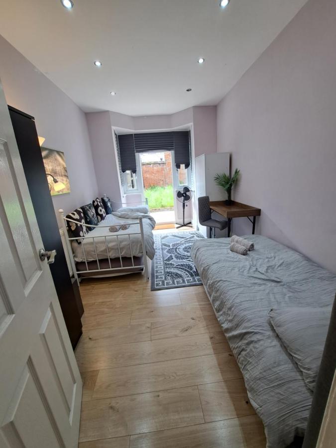 Comfy Fenia Stay Лондон Экстерьер фото