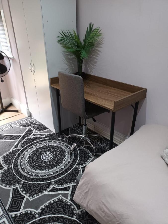 Comfy Fenia Stay Лондон Экстерьер фото