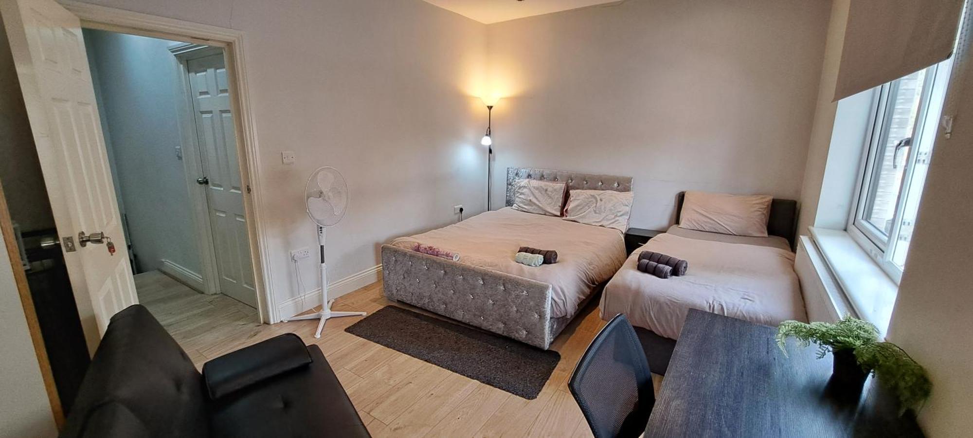 Comfy Fenia Stay Лондон Номер фото