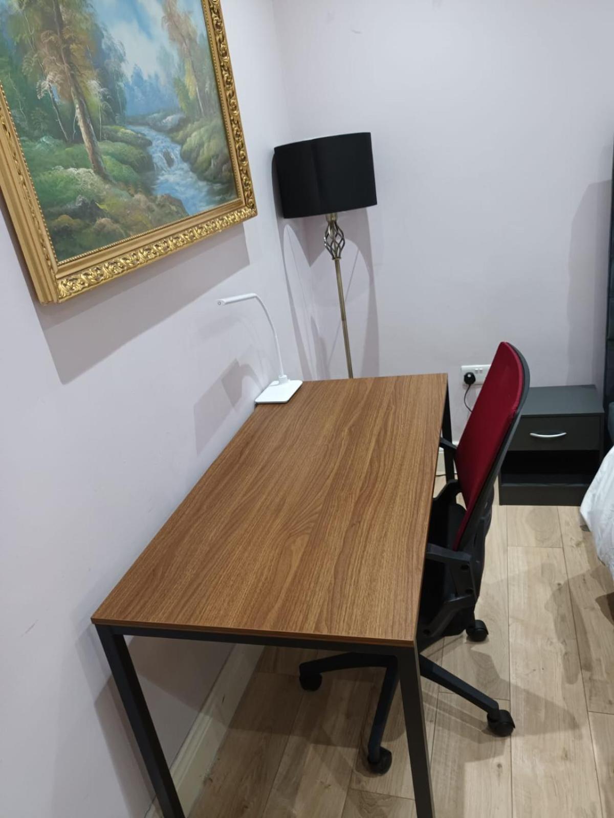 Comfy Fenia Stay Лондон Номер фото