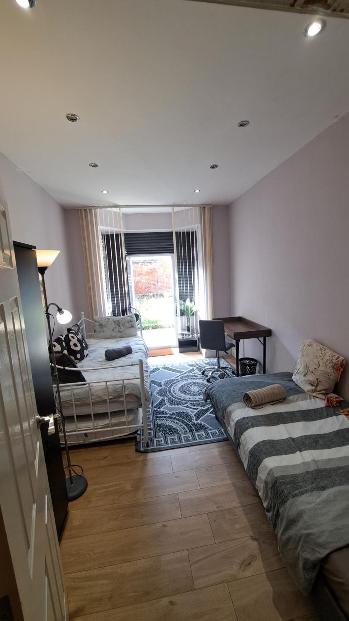Comfy Fenia Stay Лондон Экстерьер фото