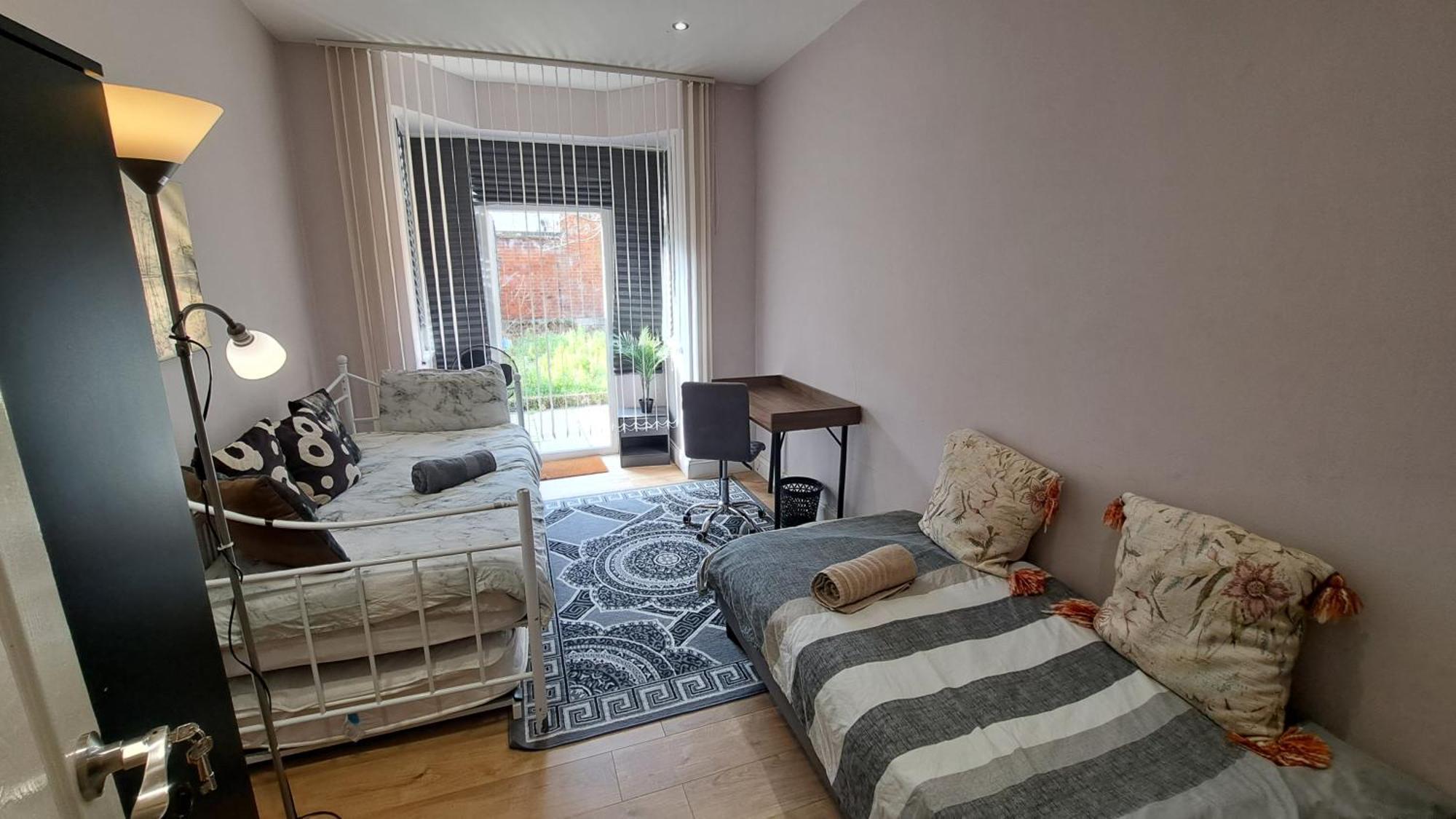 Comfy Fenia Stay Лондон Экстерьер фото