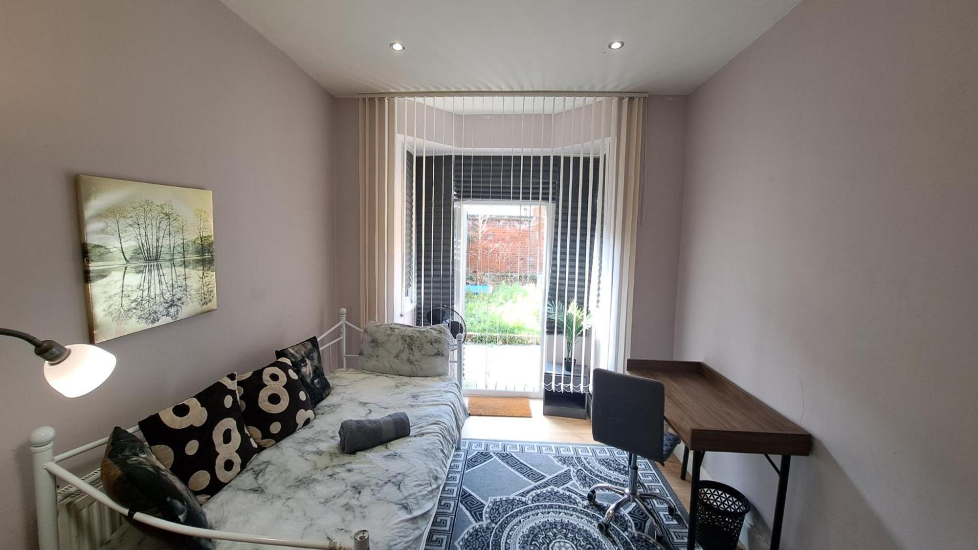 Comfy Fenia Stay Лондон Экстерьер фото