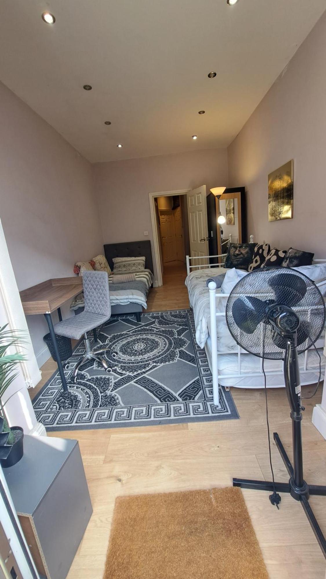 Comfy Fenia Stay Лондон Экстерьер фото
