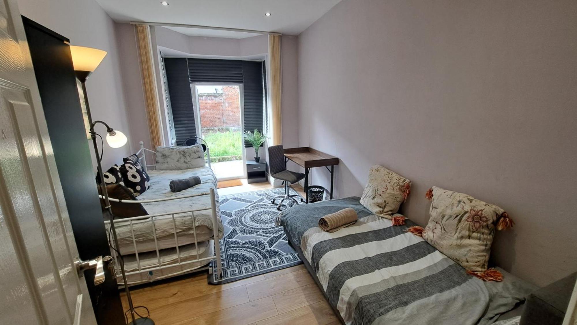 Comfy Fenia Stay Лондон Экстерьер фото